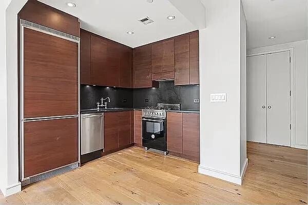 540 W 28th St in New York, NY - Building Photo