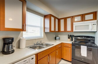 Redington Retreat in Redington Shores, FL - Building Photo - Building Photo