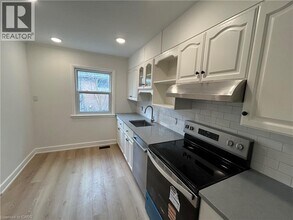 31 Berkley Rd in Cambridge, ON - Building Photo - Building Photo