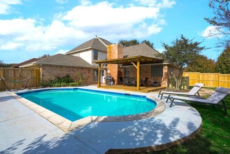 516 Maywood Ln in Desoto, TX - Building Photo - Building Photo