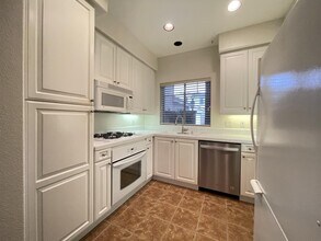3606 Ruette De Ville in San Diego, CA - Building Photo - Building Photo