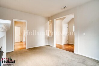 7068 NE Stonewater St in Hillsboro, OR - Building Photo - Building Photo