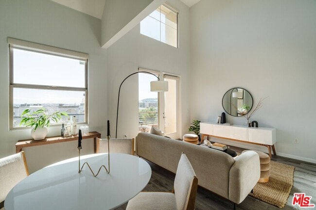 201 E Angeleno Ave in Burbank, CA - Building Photo - Building Photo