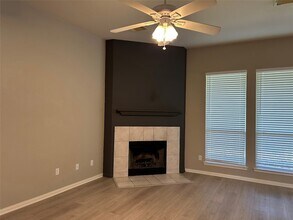 12338 Browning Dr in Montgomery, TX - Foto de edificio - Building Photo