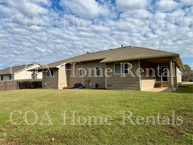 8917 W Meadow Park in Wichita, KS - Building Photo - Building Photo