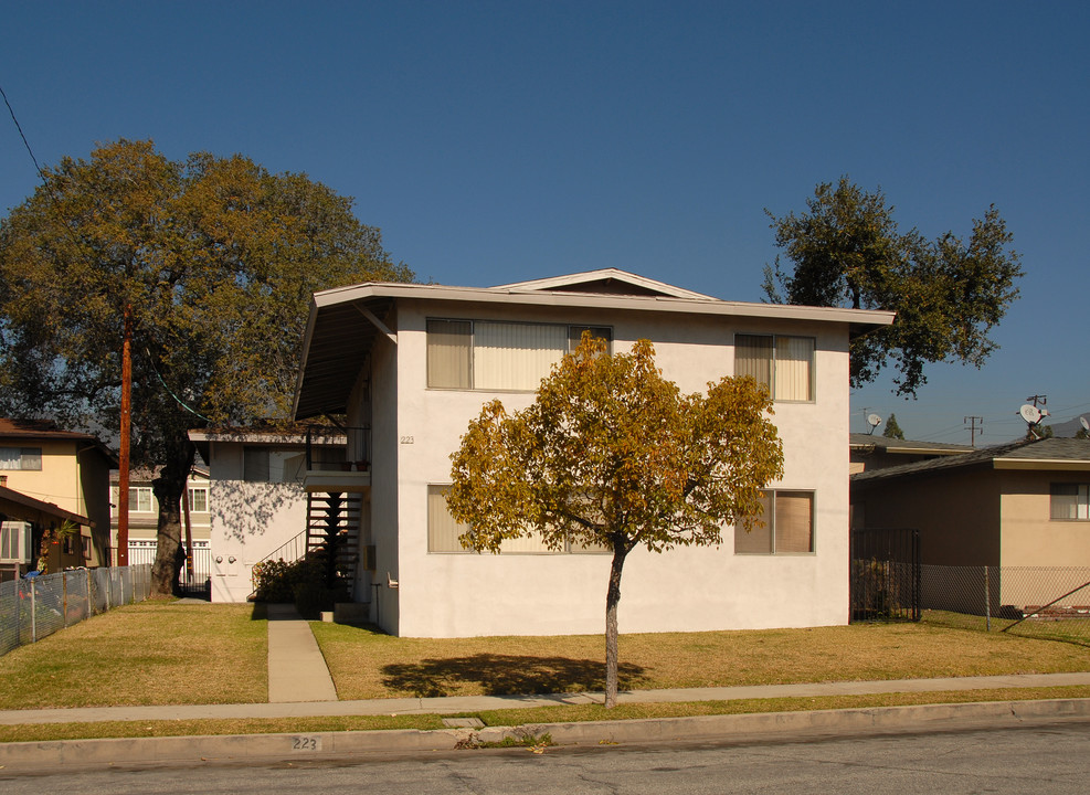 223 E Maple Ave in Monrovia, CA - Building Photo