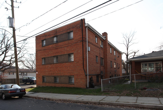 5205 Bass Pl SE in Washington, DC - Building Photo - Building Photo