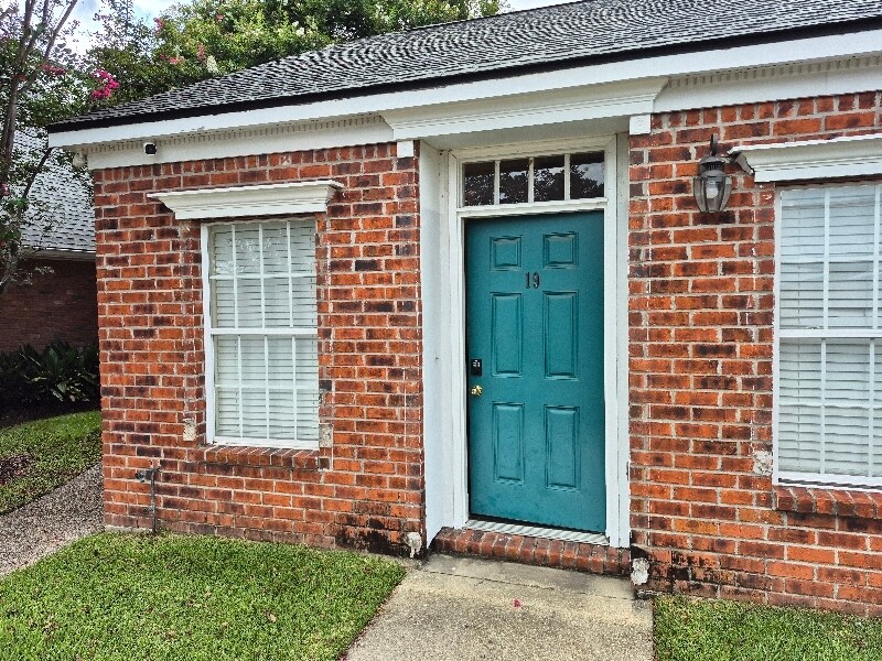 152 S Foster Dr in Baton Rouge, LA - Foto de edificio