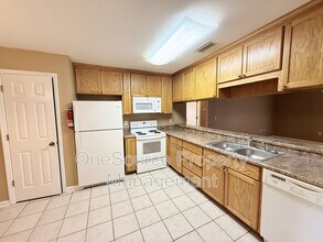 111 N Charles Willis Dr in Midway, FL - Building Photo - Building Photo