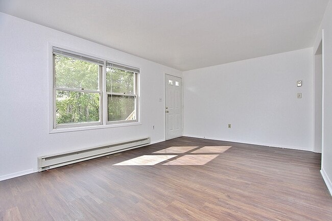 408 Joslen Blvd in Hudson, NY - Building Photo - Building Photo