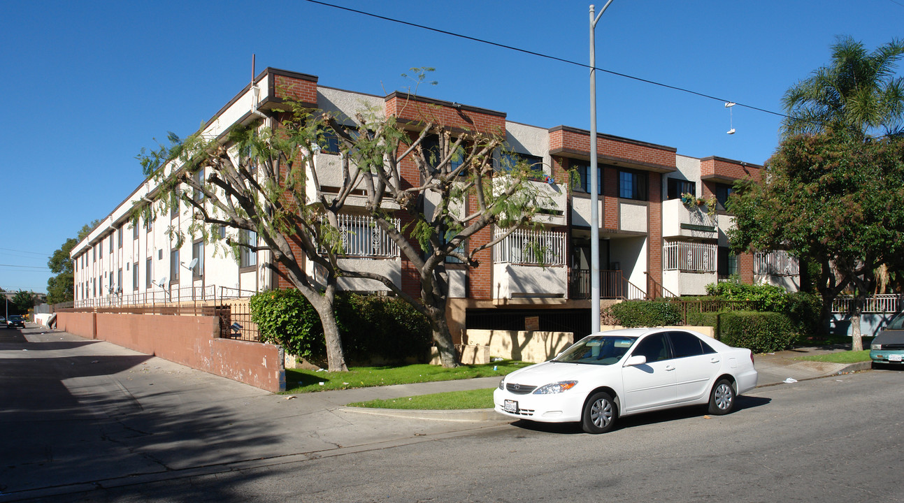 9129 Tobias Ave in Van Nuys, CA - Building Photo