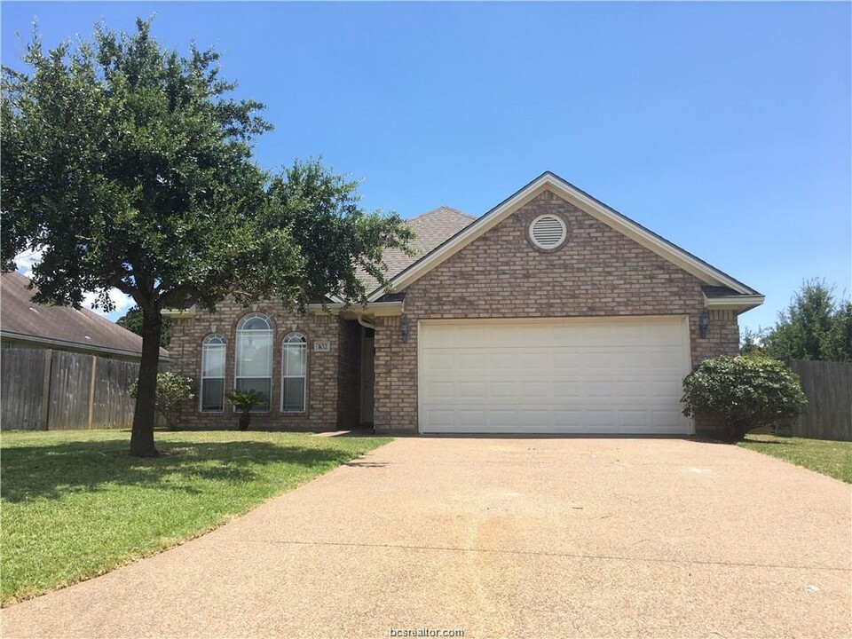 102 Marta in College Station, TX - Building Photo