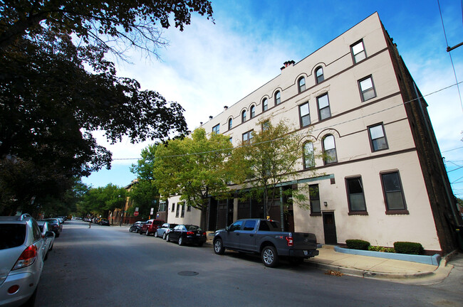 property at 1048 W Dickens Ave