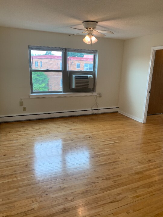 877 St Paul Ave, Unit 8 in St. Paul, MN - Building Photo