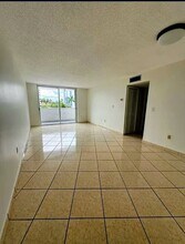 5033 NW 7th St in Miami, FL - Building Photo - Building Photo