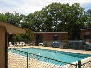 Vestawood Apartments in Vestavia, AL - Building Photo - Building Photo