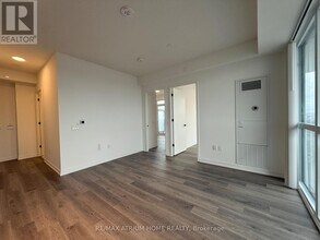 8 Interchange Wy in Vaughan, ON - Building Photo - Building Photo