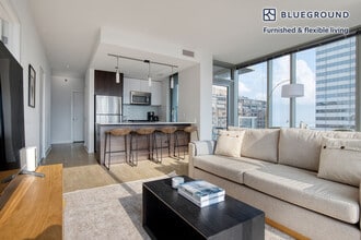 201 N Garland Ct in Chicago, IL - Building Photo - Building Photo
