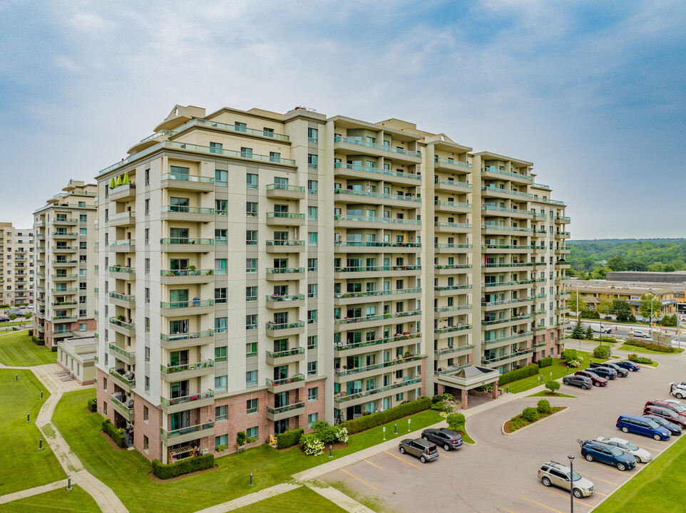 The Azalea at Royal Gardens in Burlington, ON - Building Photo