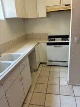 1133 E Divisadero St, Unit Apartment in Fresno, CA - Building Photo - Building Photo