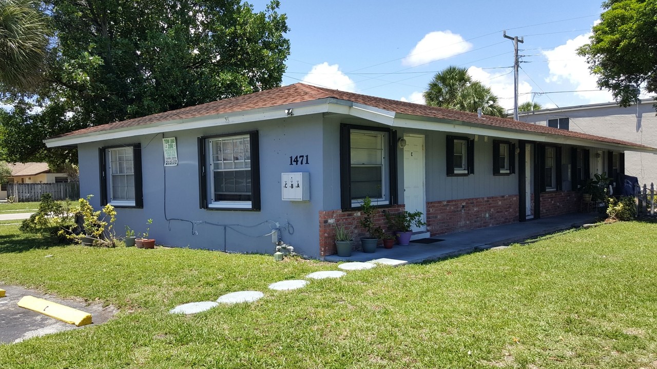 Pompano Beach Triplex in Pompano Beach, FL - Building Photo