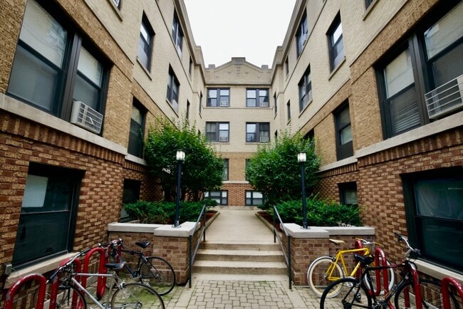 property at 716 W Brompton