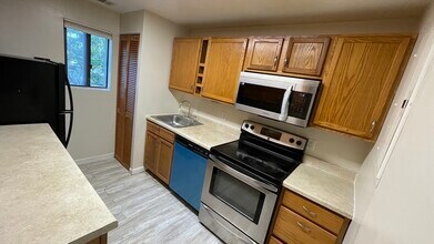 46 Village Hill Ln in Natick, MA - Building Photo - Building Photo