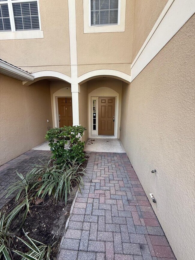 7054 Cadiz Blvd in Orlando, FL - Building Photo - Building Photo