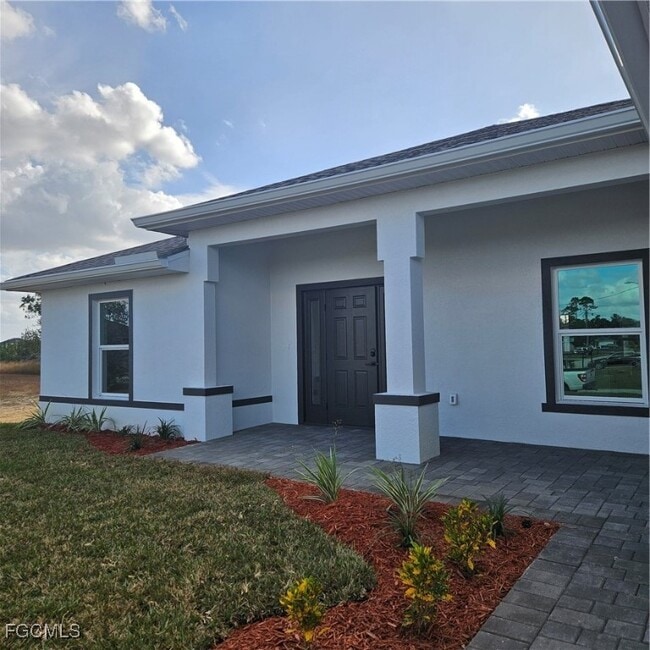 1010 NE 34th Ln in Cape Coral, FL - Building Photo - Building Photo