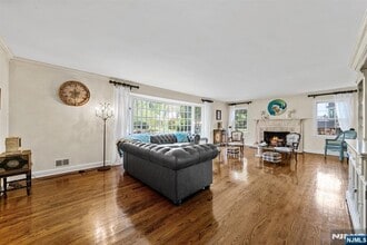 328 W Ridgewood Ave in Ridgewood, NJ - Building Photo - Building Photo