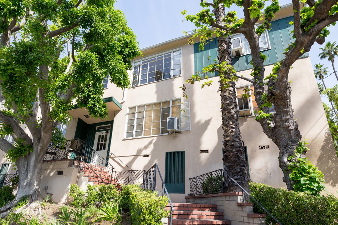 7451 Hollywood Blvd in Los Angeles, CA - Building Photo