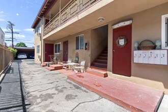 ERWIN in Van Nuys, CA - Foto de edificio - Building Photo