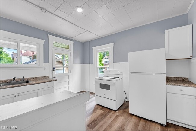 property at 204 Broad Ave NW