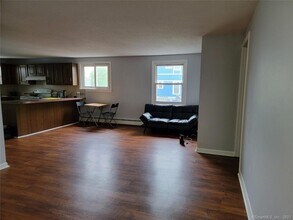 76 Maple St in Branford, CT - Building Photo - Building Photo