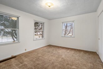 922 W New York Ave in Oshkosh, WI - Building Photo - Building Photo