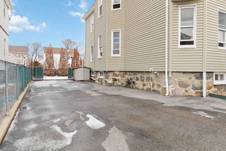 171 Emerald St, Unit #171 in Malden, MA - Building Photo - Building Photo