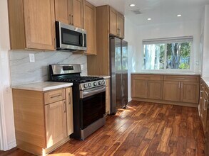 2802 Delaware Ave in Santa Monica, CA - Foto de edificio - Building Photo