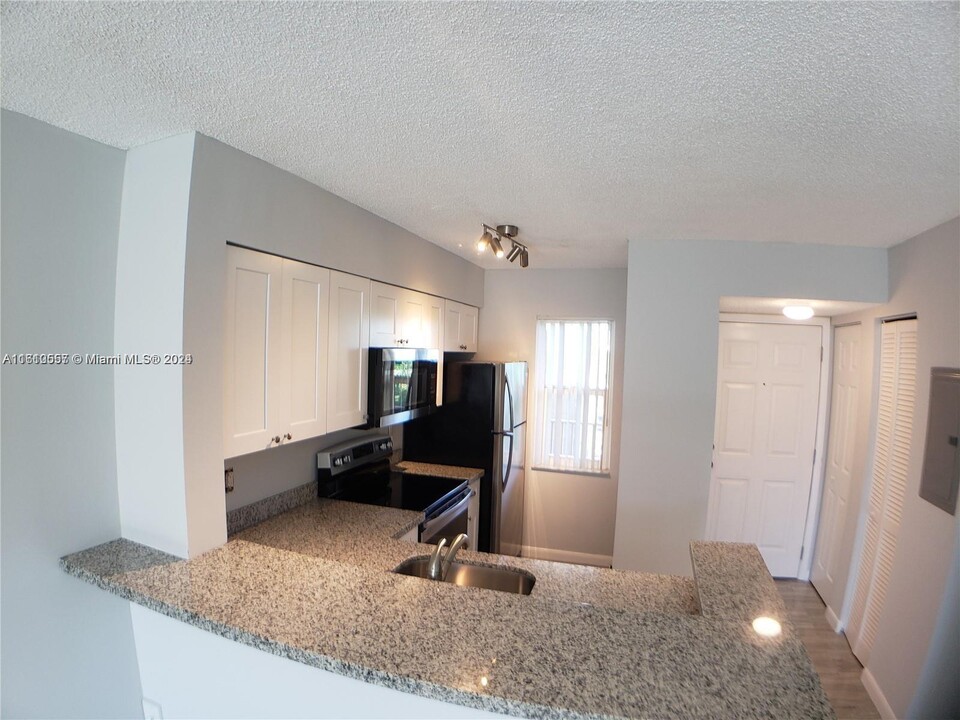 2106 S Cypress Bend Dr in Pompano Beach, FL - Building Photo