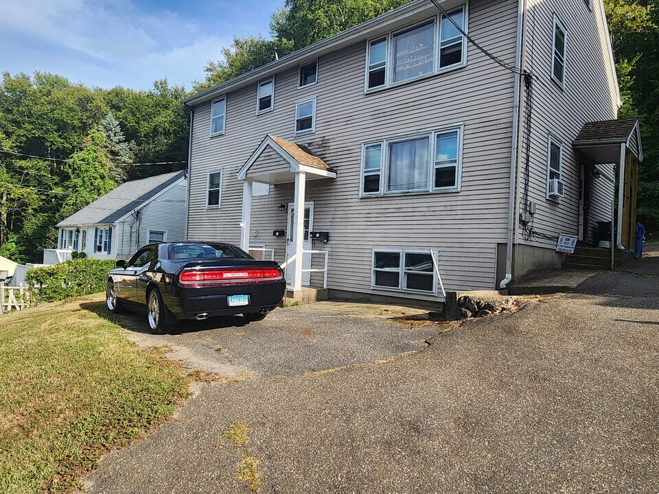 11 Sunrise Terrace in Bristol, CT - Building Photo