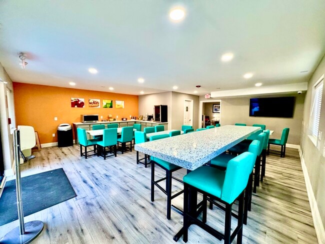 Premier Extended Stay in Kennesaw, GA - Building Photo - Building Photo