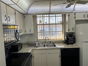 810 Oakgrove Dr in Brandon, FL - Building Photo - Building Photo