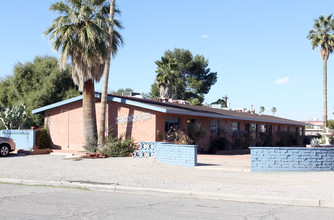 Twin Palms in Tucson, AZ - Building Photo - Building Photo