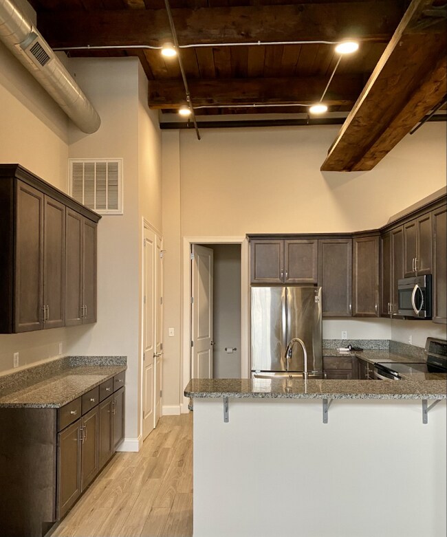 373 Spencer St-Unit -Apt. 305 in Syracuse, NY - Building Photo - Building Photo