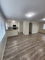 820 N Kathleen Ln, Unit Unit D in Orange, CA - Building Photo