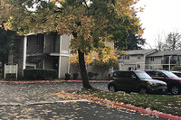 Village Garden Apartments in Portland, OR - Foto de edificio - Building Photo