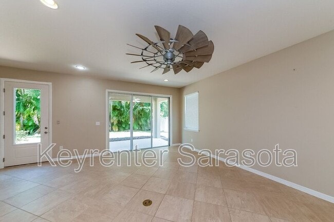 5532 Pamplona Wy in Sarasota, FL - Building Photo - Building Photo