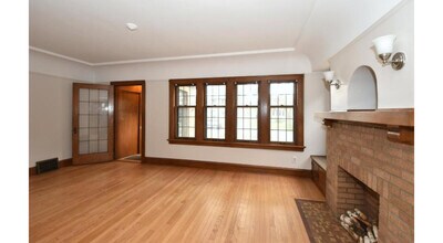 2533 N 72nd St, Unit 2533 in Wauwatosa, WI - Building Photo - Building Photo