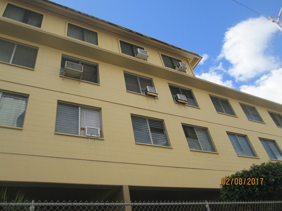 3003 Ala Napuaa Pl in Honolulu, HI - Building Photo