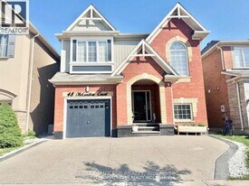 48 McCandless Ct in Milton, ON - Building Photo