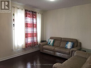 71 Buchanan Cres in Brampton, ON - Building Photo - Building Photo